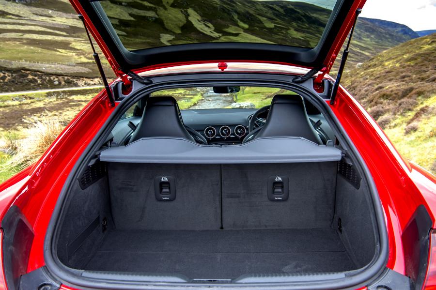 Багажник Audi TT RS Coupe (8S) 2019 года  (UK) (фото 34 из 36)